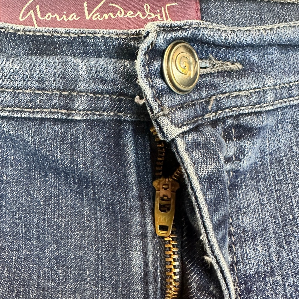 Gloria Vanderbilt Short Capris - Picture 2 of 9